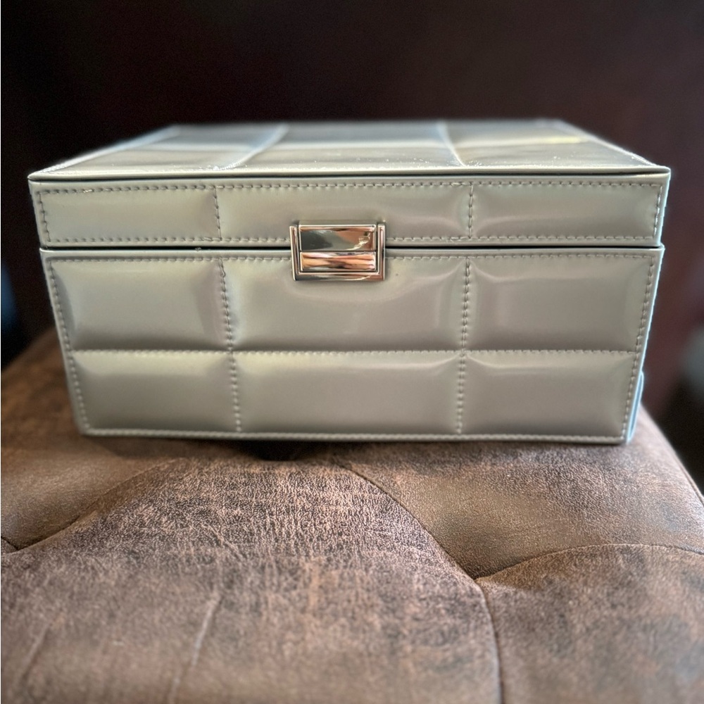 Silver Quilted Beauty Organizer